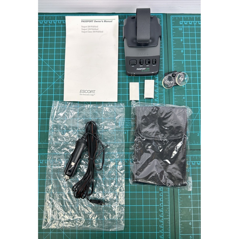 Escort Passport 3200 WideBand Radar Detector Kit with Case and Manual